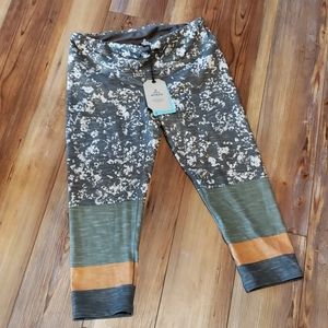 🆕 PRANA pillar printed capri leggings